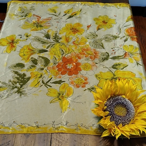 Fall colored scraf - Picture 1 of 3